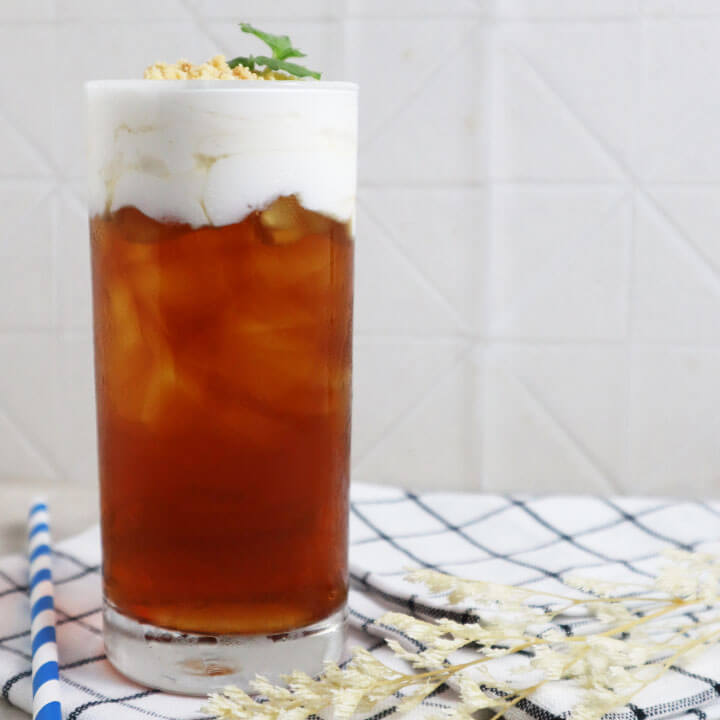 Black Tea with Cheese Milk Foam